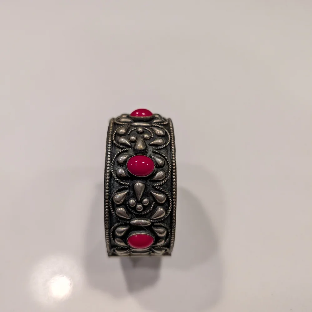 Vintage 1960 repousse